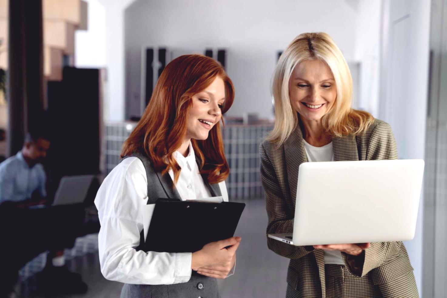 Collaborative business learning environment with financial strategy discussion